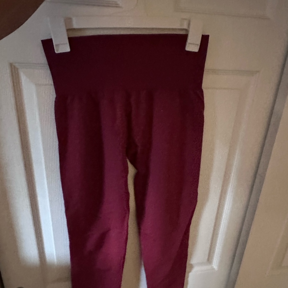 Medium Red Solid Seamless Leggings - image 2